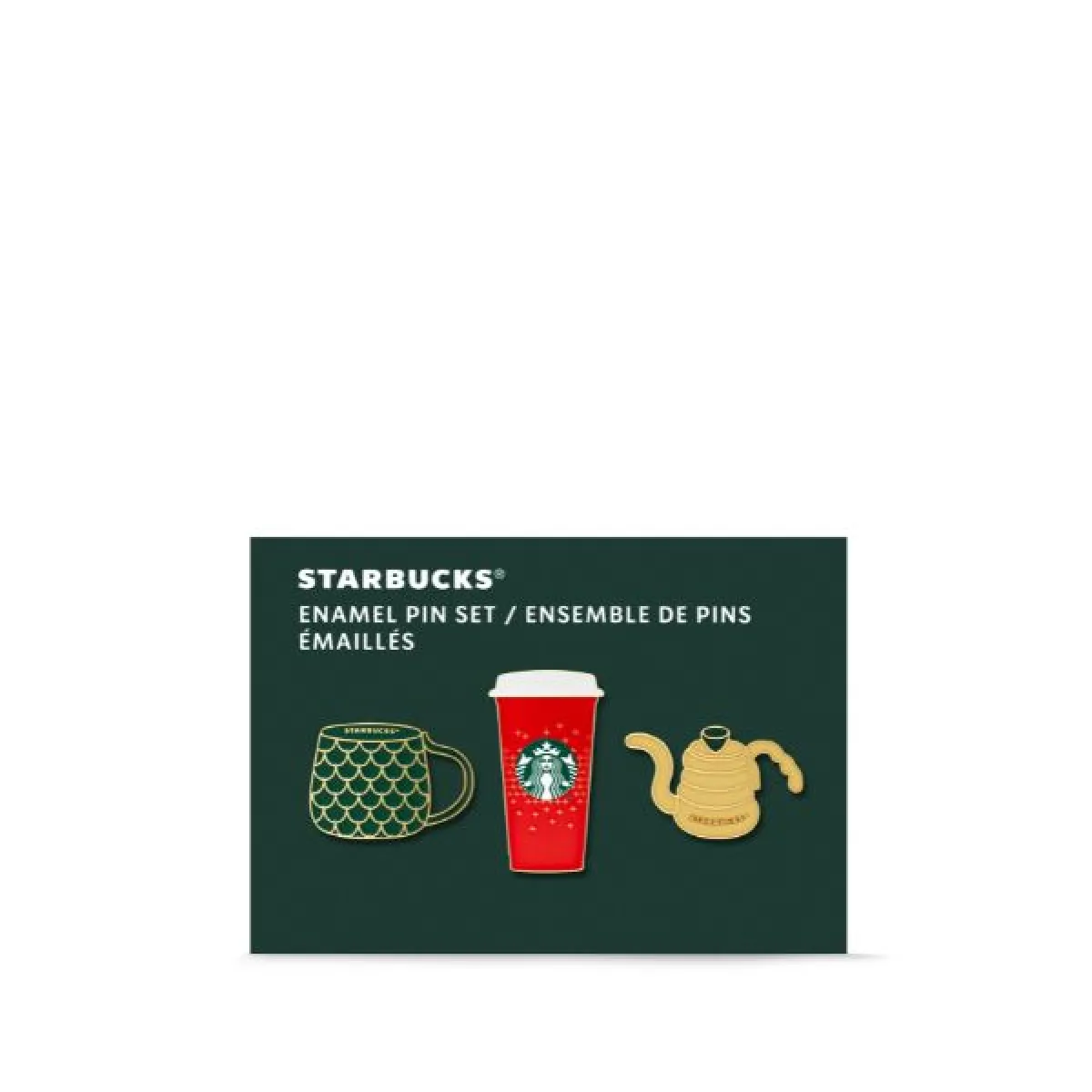Zestaw trzech metalowych przypinek na ciemnozielonej karcie z napisem „STARBUCKS ENAMEL PIN SET / ENSEMBLE DE PINS ÉMAILLÉS”. Przypinki przedstawiają: zielony kubek z wzorem, czerwony kubek Starbucks z białą pokrywką oraz złoty dzbanek do kawy.