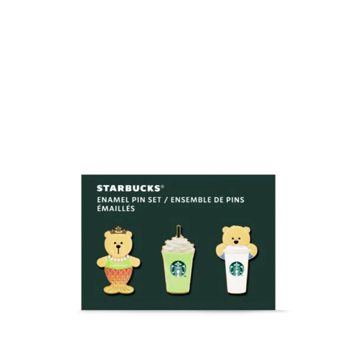 Zestaw trzech emaliowanych pinów Starbucks z motywem misia i kubków z kawą, na ciemnozielonym tle.