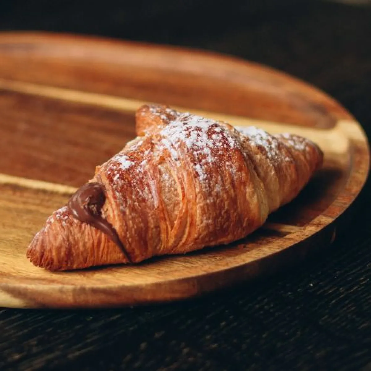 croissant z nadzieniem czekoladowym