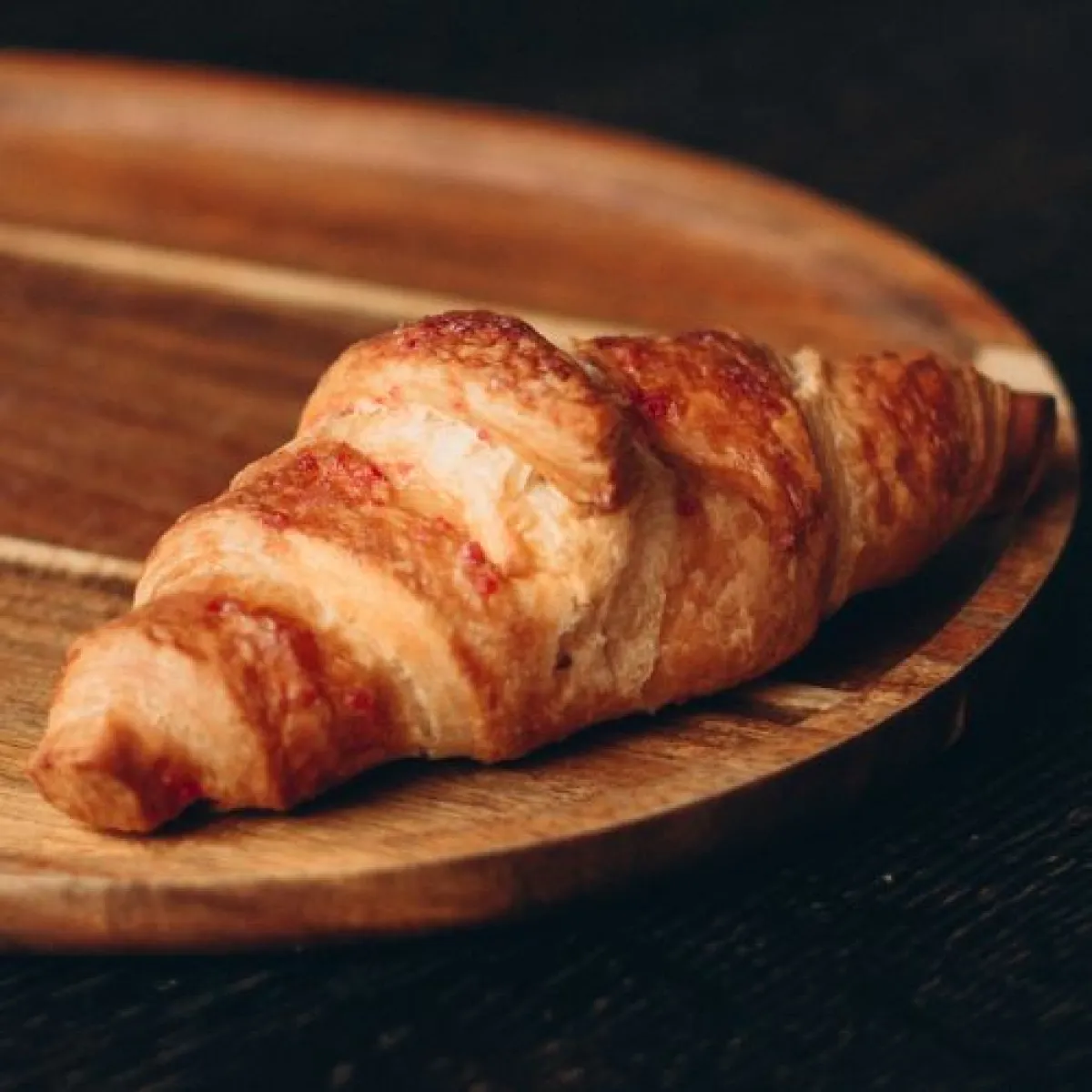 croissant z nadzieniem malinowym