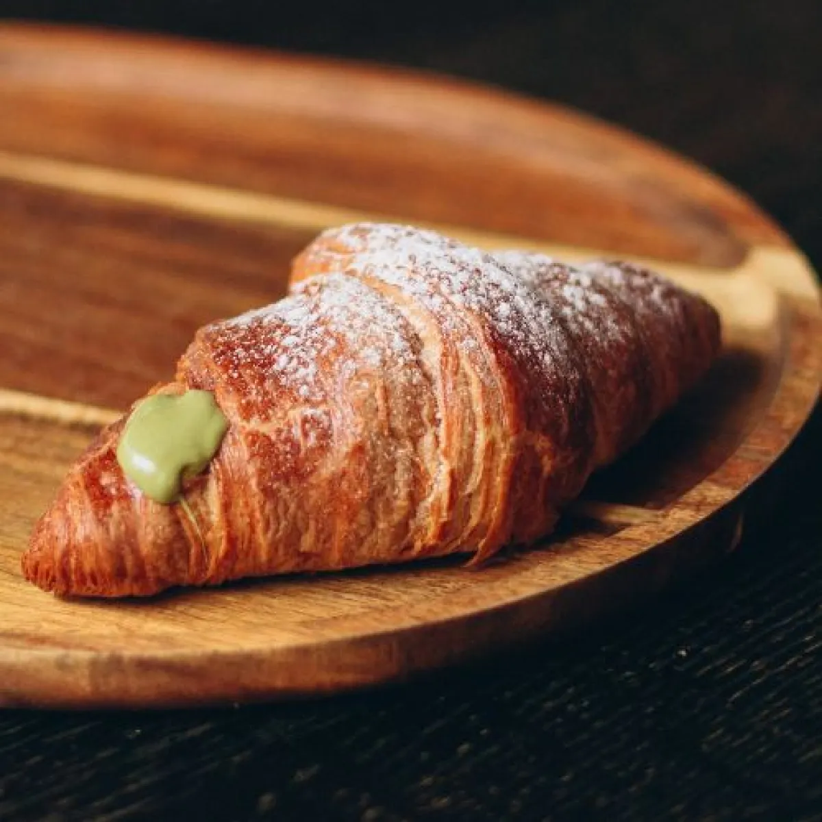 croissant z nadzieniem pistacjowym