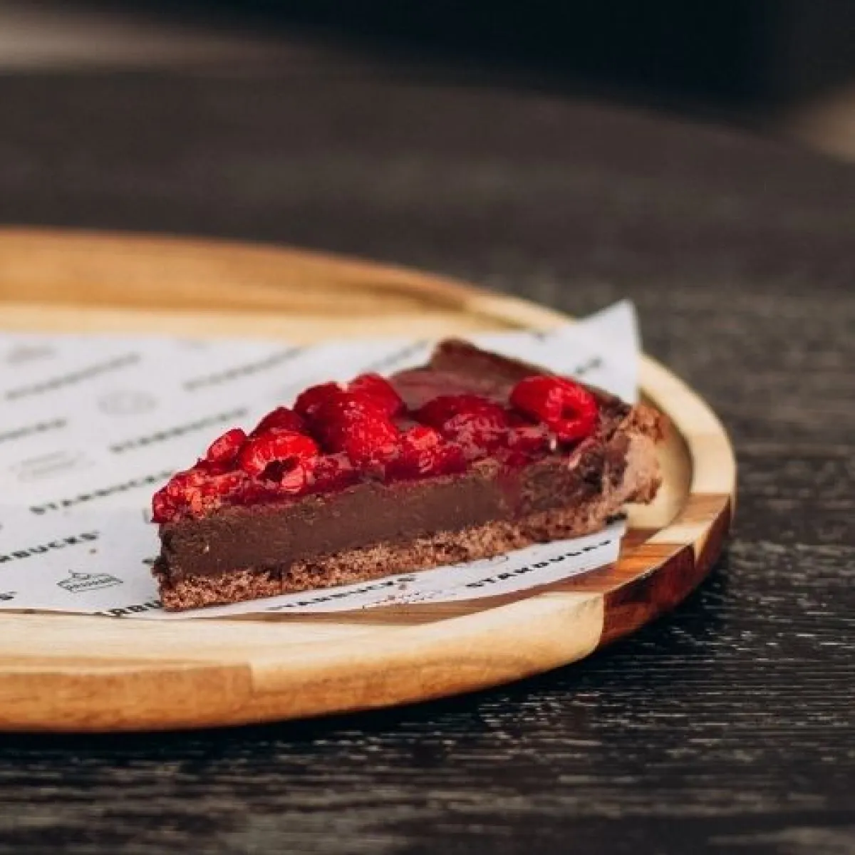 tarta malinowa kawałek