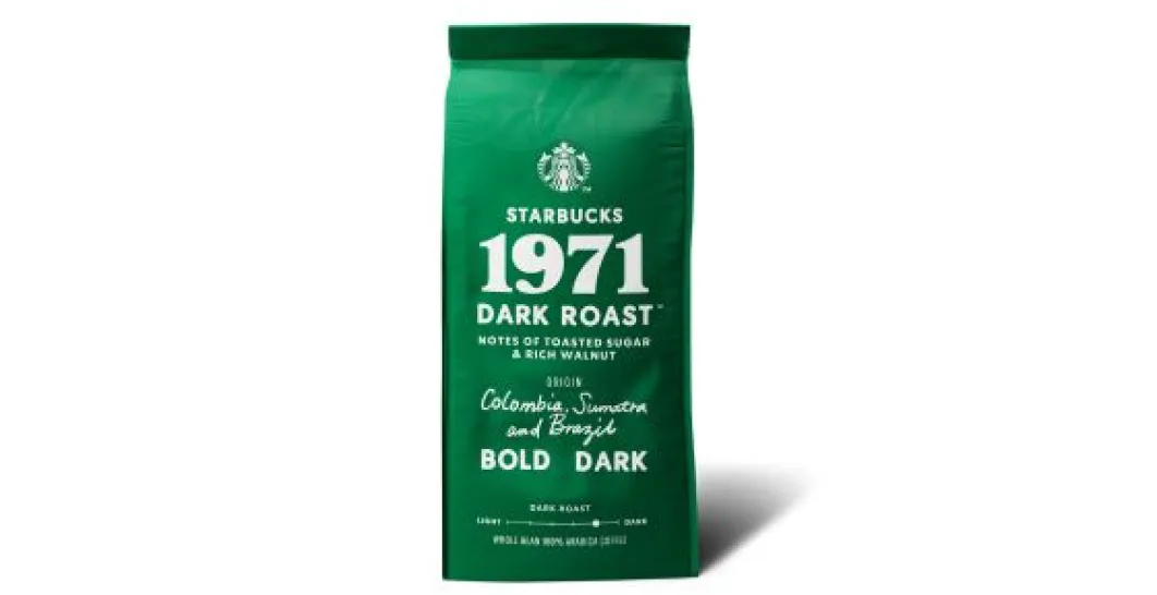 Zielone opakowanie kawy Starbucks 1971 Dark Roast z nutami toffi, brązowego cukru i orzecha włoskiego na jasnym tle.